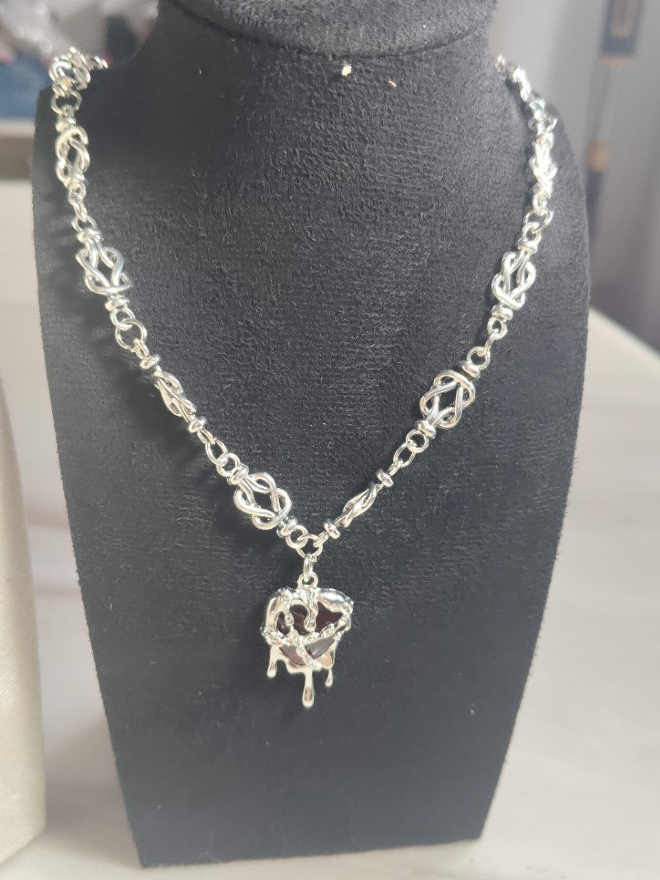 Heart Shape Punk Sweater Chain Necklace In Electroplated Zinc Alloy, Featuring Alloy Pendant, Unisex Design