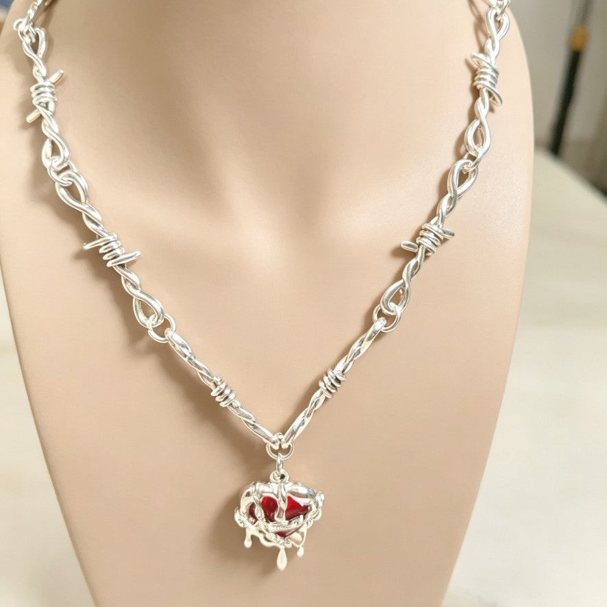 Heart Shape Punk Necklace For Women In Dyed Black Zinc Alloy With Electroplated Finish And Alloy Pendant