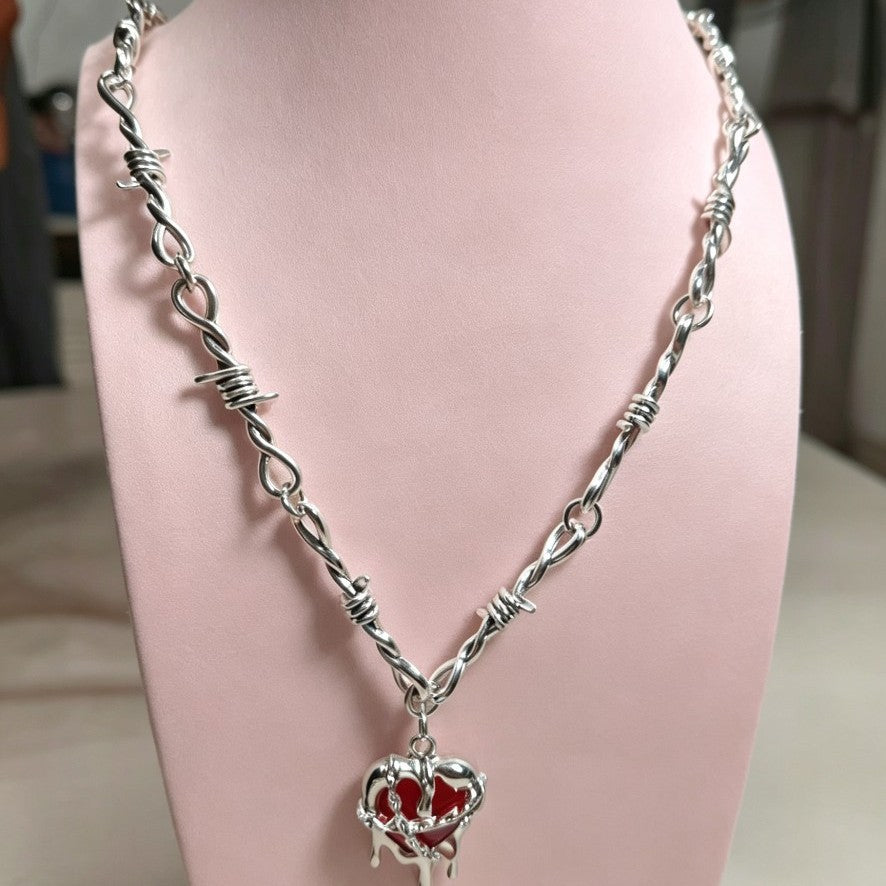 Heart Shape Punk Necklace For Women In Dyed Black Zinc Alloy With Electroplated Finish And Alloy Pendant