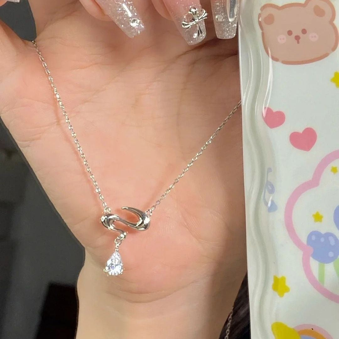 New Style Curve Necklace For Women With Electroplated Alloy Pendant Featuring Rhinestones Inlay