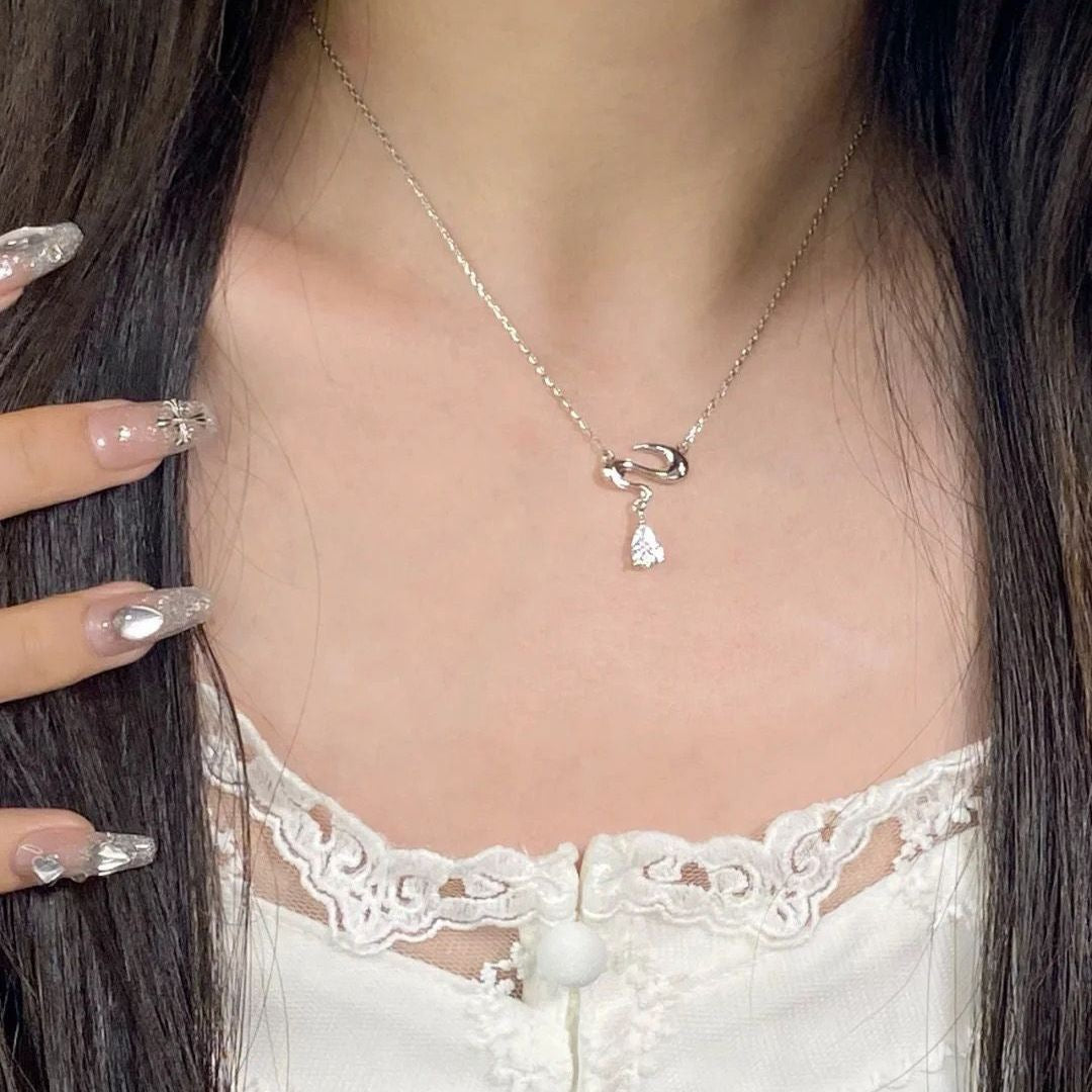New Style Curve Necklace For Women With Electroplated Alloy Pendant Featuring Rhinestones Inlay
