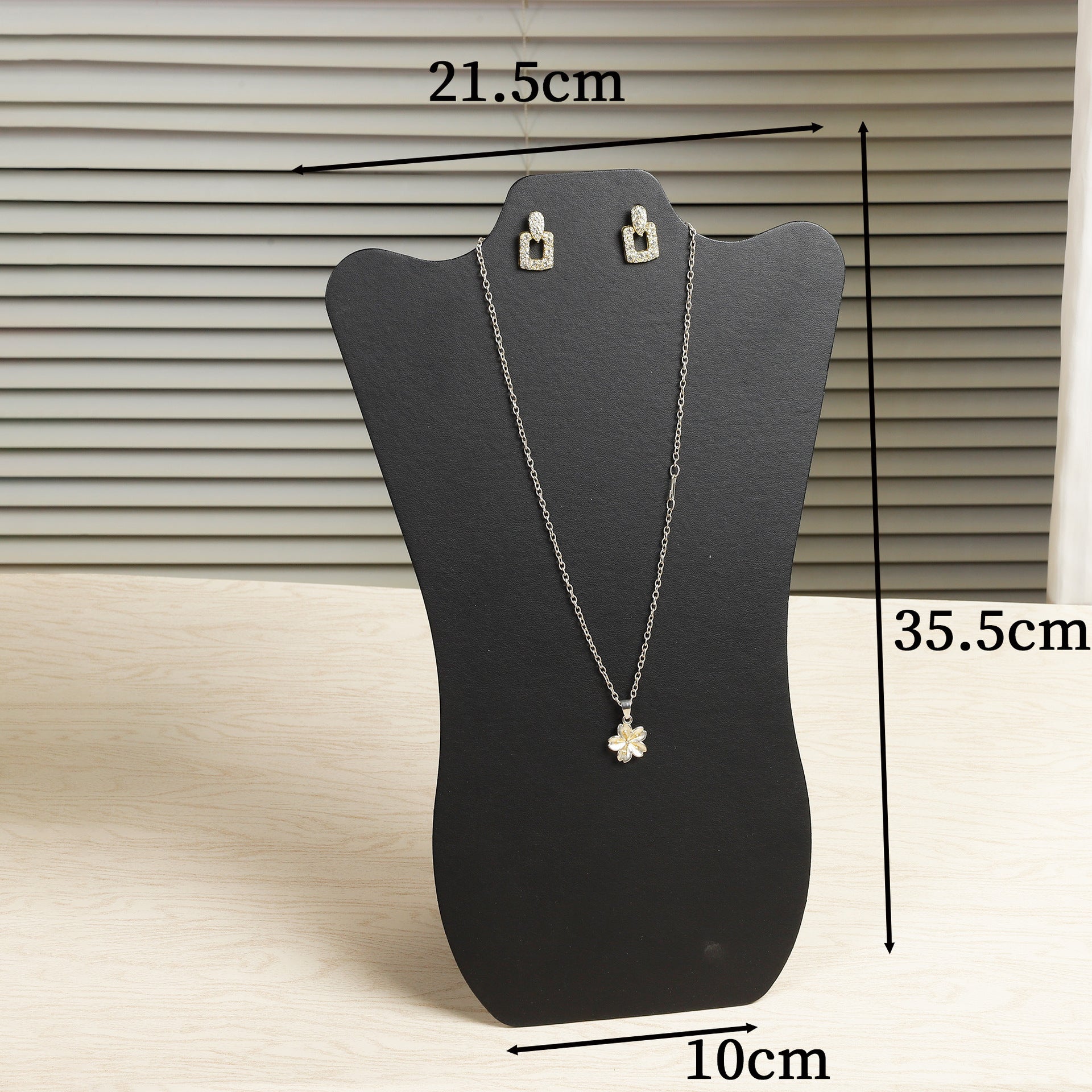 Casual Paper Jewelry Organizer In Dyed Black, Ideal For Storing Rings, Necklaces, And Earrings