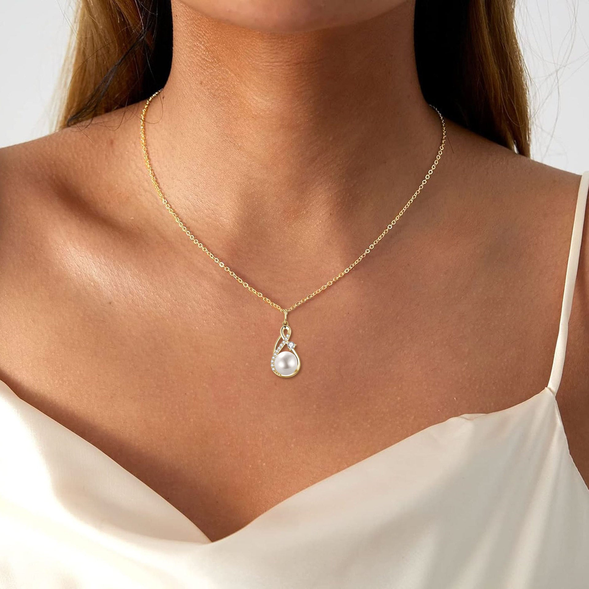 Elegant Pearl Pendant Necklace For Women With 9-10mm Freshwater Pearl In Copper And Cable Chain