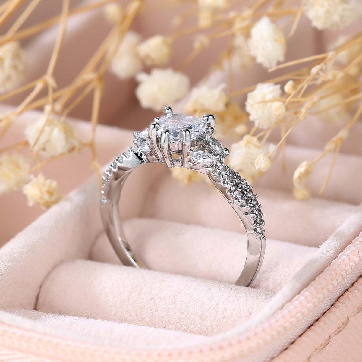 Luxurious Heart Shape Rings For Women With Claw Setting, Electroplated Copper And Zircon Inlay