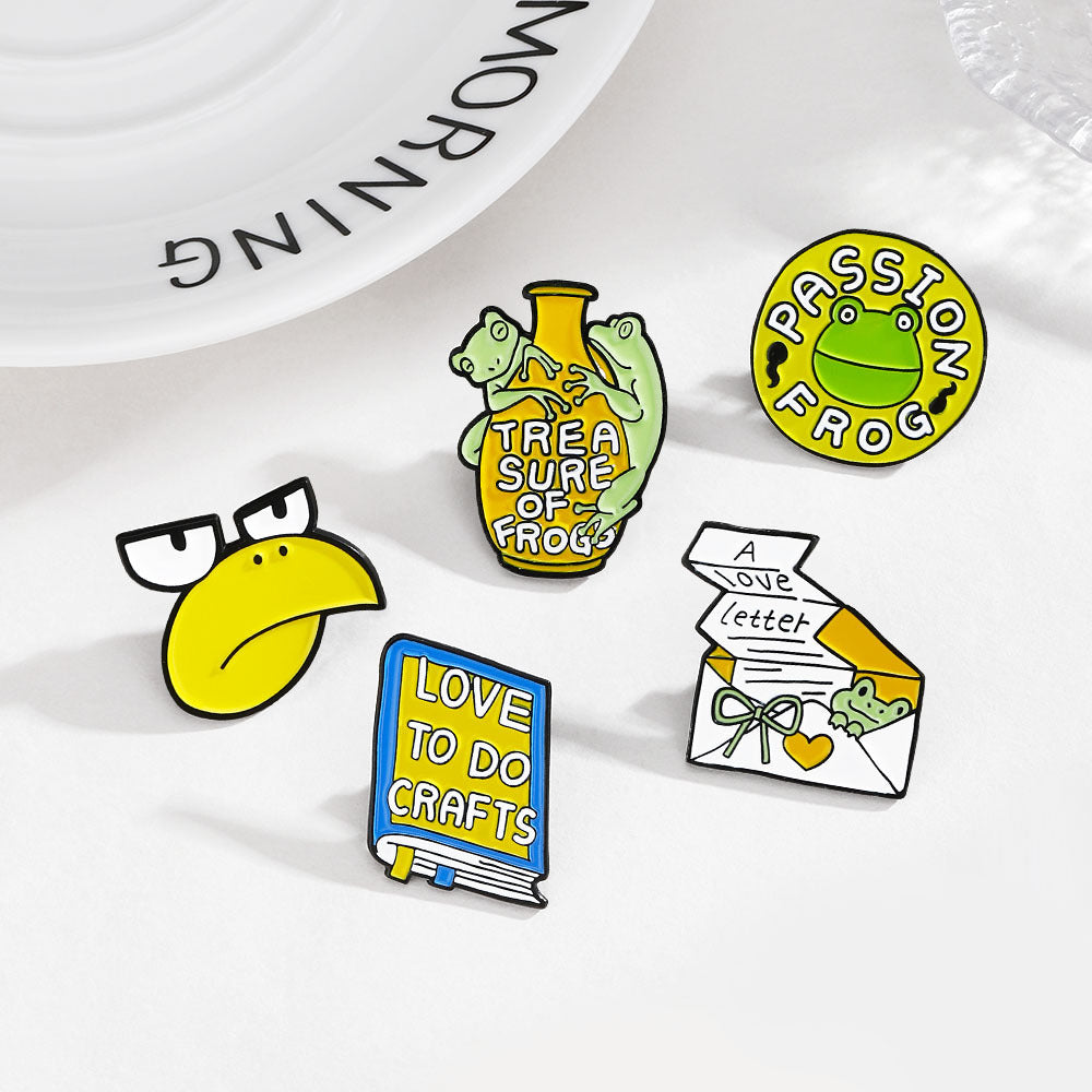 Frog Pin Made Of Alloy Featuring Stoving Varnish Craftsmanship