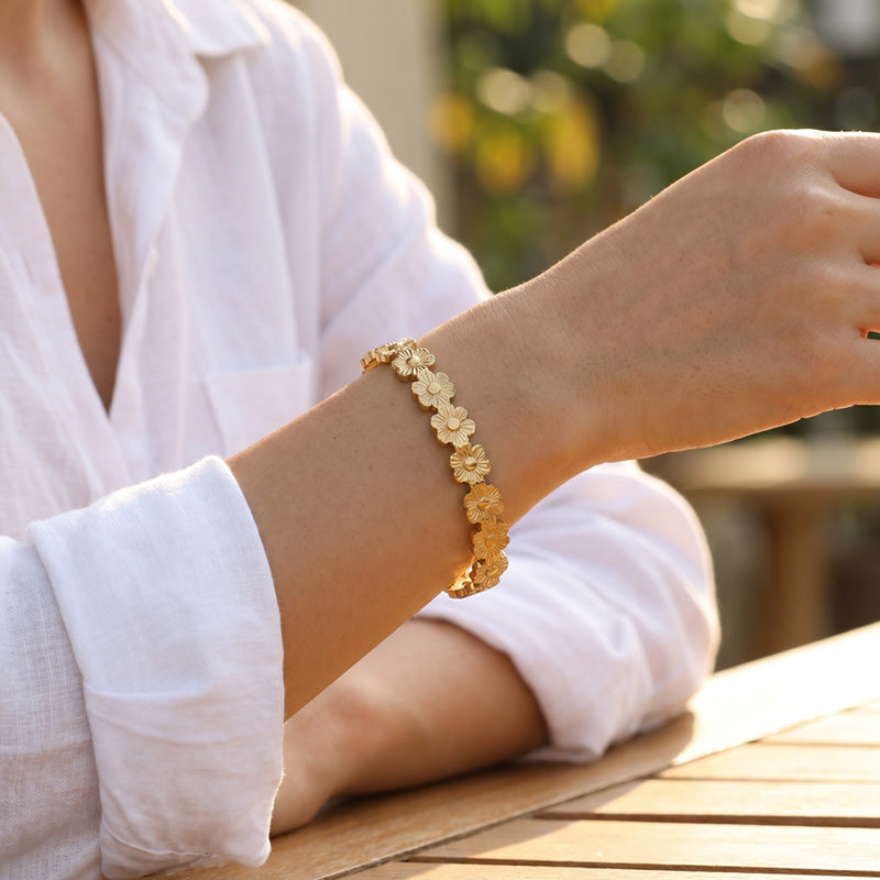 Electroplated Flowers Bangle For Women In 304 Stainless Steel With 18K Real Gold Plated PVD Coated Finish And 0.03µm Thickness