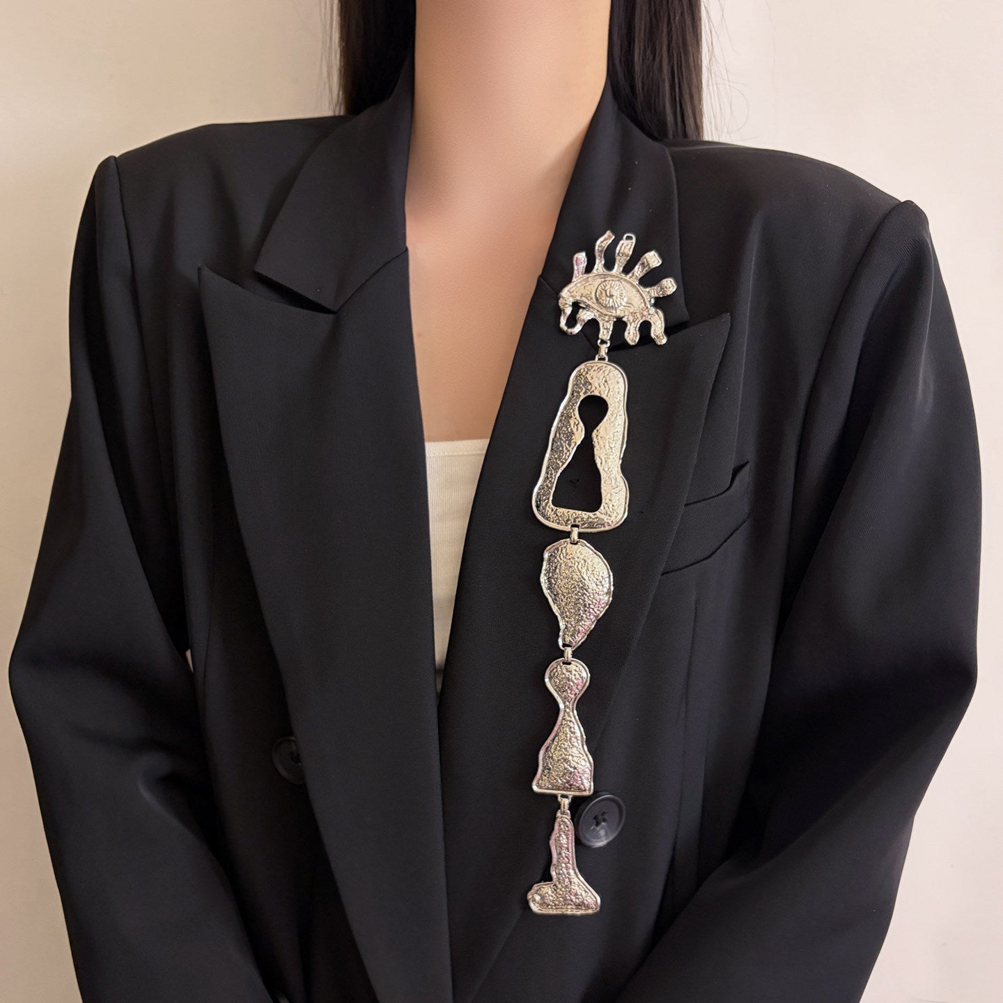 Gold Zinc Alloy Pin Featuring Electroplated Craftsmanship