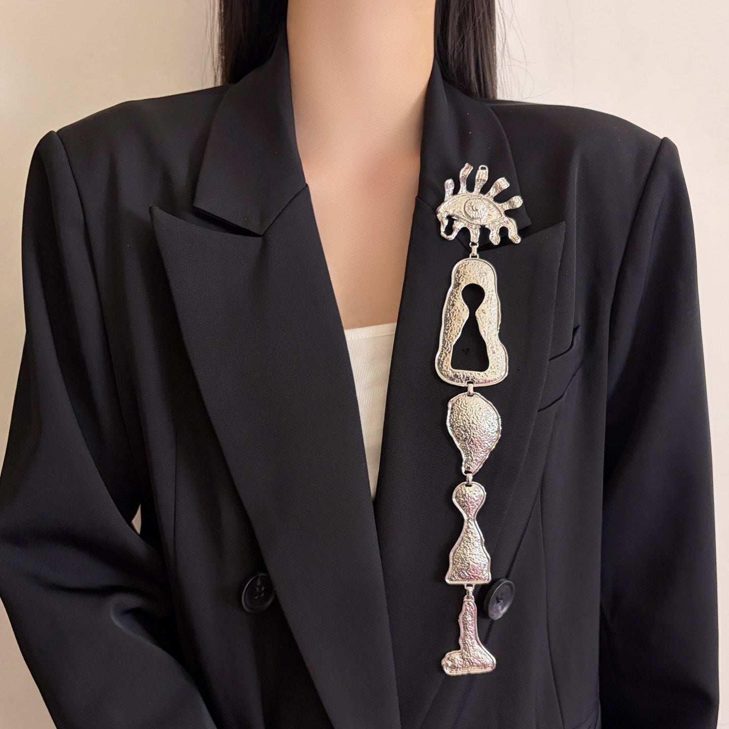 Gold Zinc Alloy Pin Featuring Electroplated Craftsmanship