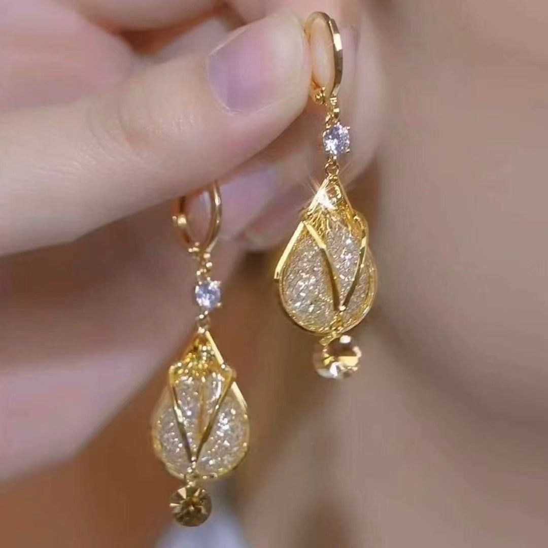Leaves Earrings For Women In Electroplated Alloy With Zinc Alloy Ear Pins Featuring Simple Style