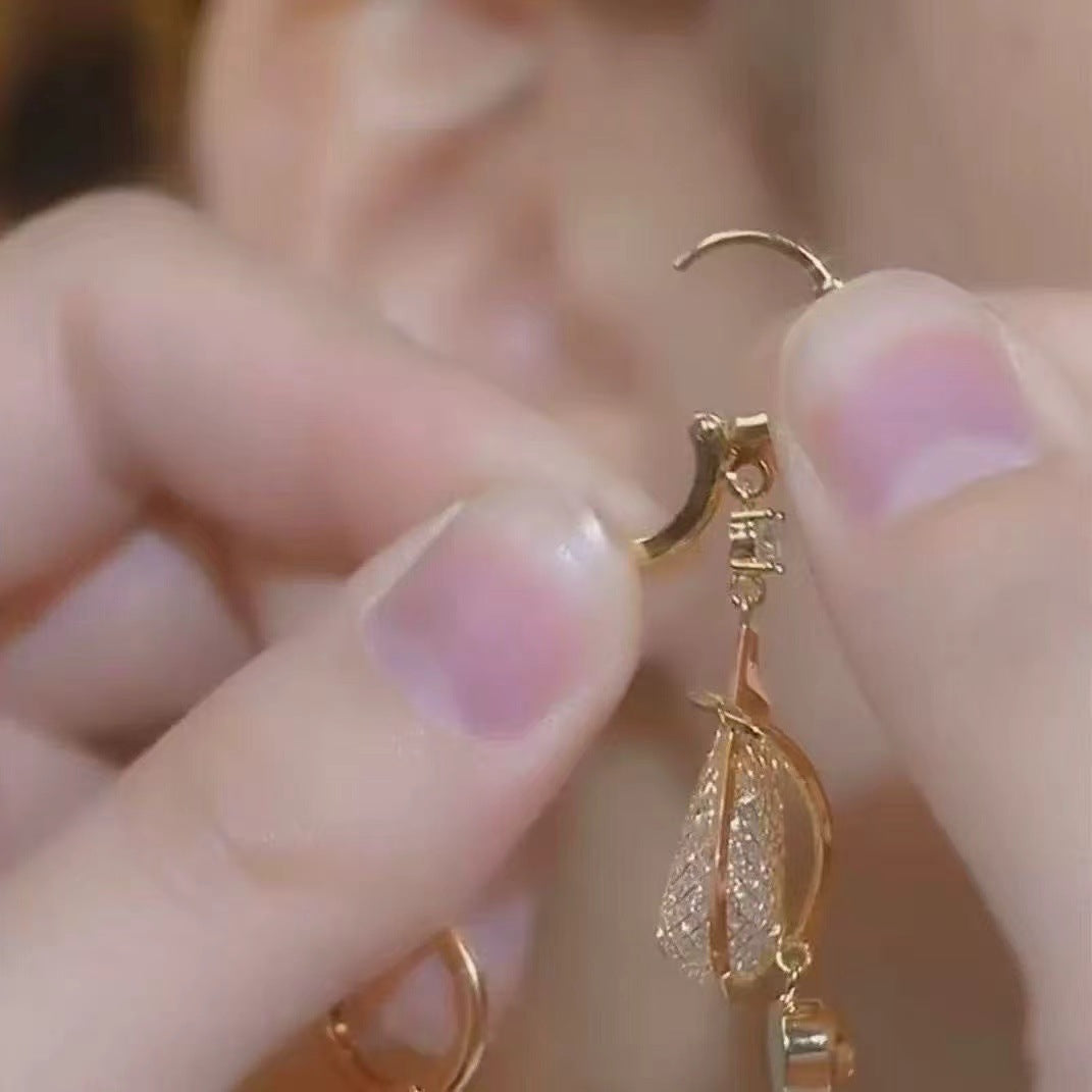 Leaves Earrings For Women In Electroplated Alloy With Zinc Alloy Ear Pins Featuring Simple Style