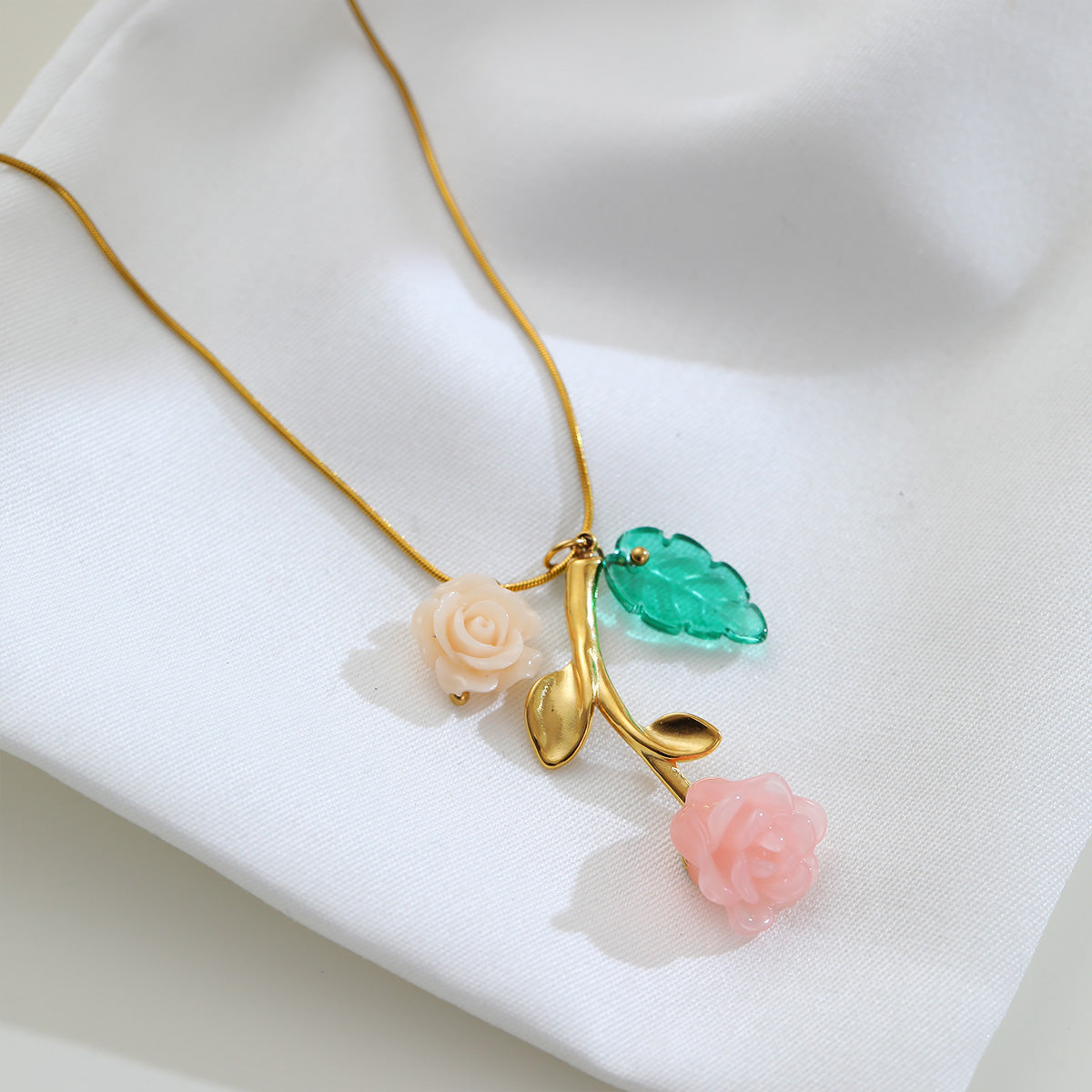 Electroplated Flowers Necklace For Women With 0.03µm PVD Coated 18K Real Gold Plated 304 Stainless Steel