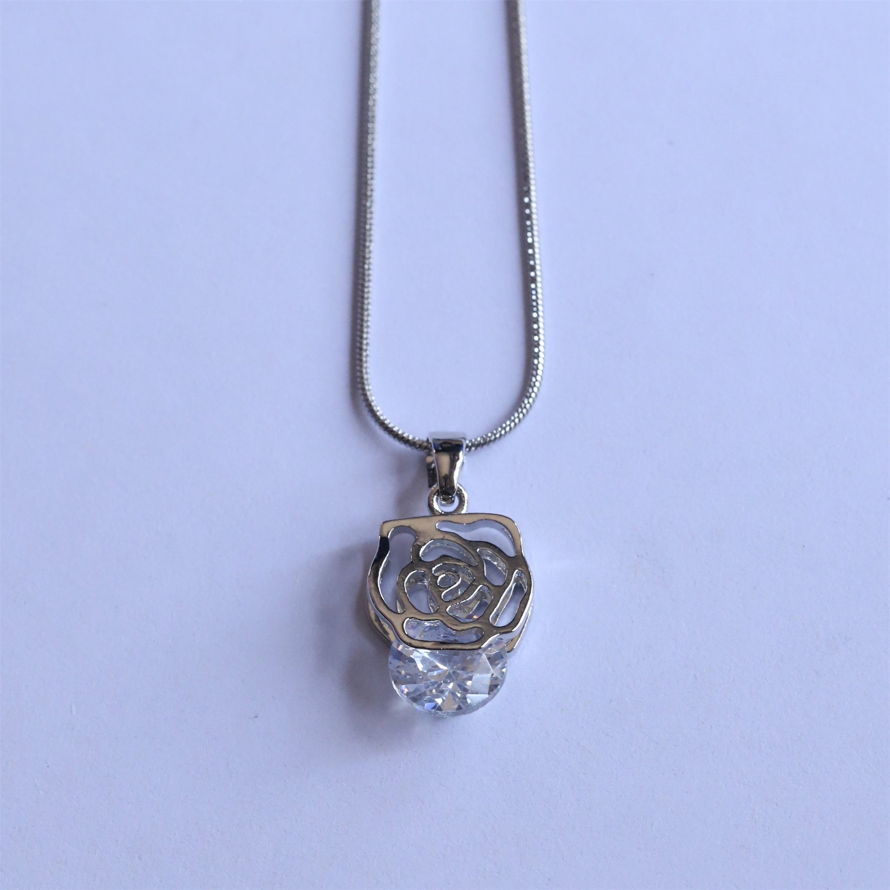 Geometric Waterproof Women's Necklace In 304 Stainless Steel With Platinum Plating, Zircon Inlay, Box Chain
