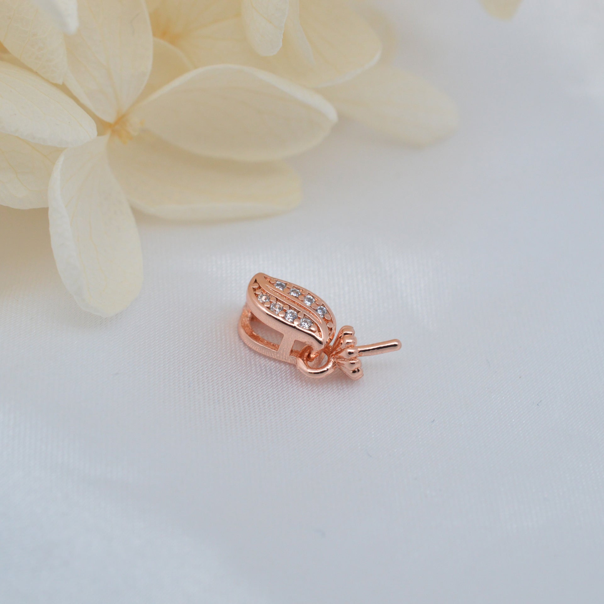Leaves Copper Pendant With Inlay Craft, Gold Electroplated Jewelry Accessory