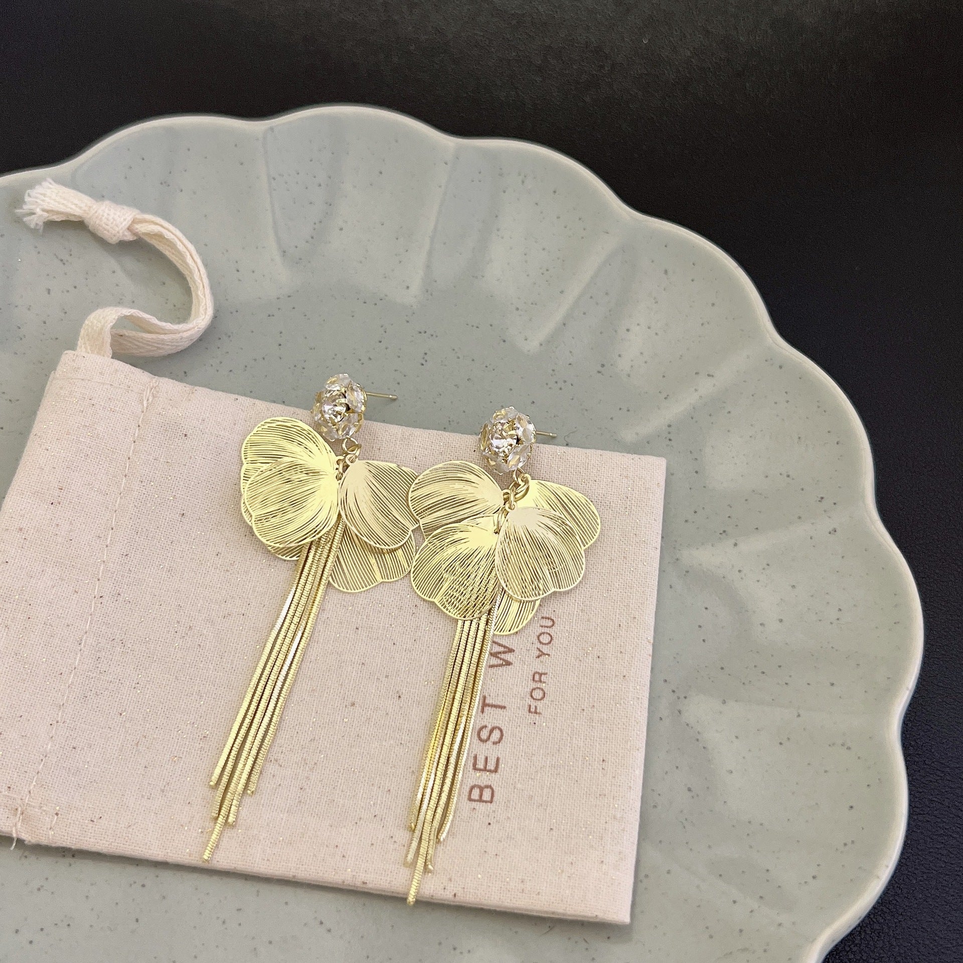 Leaves Tassel Earrings For Women In Gold Featuring Copper Alloy With Zircon Inlay And Copper Ear Pins