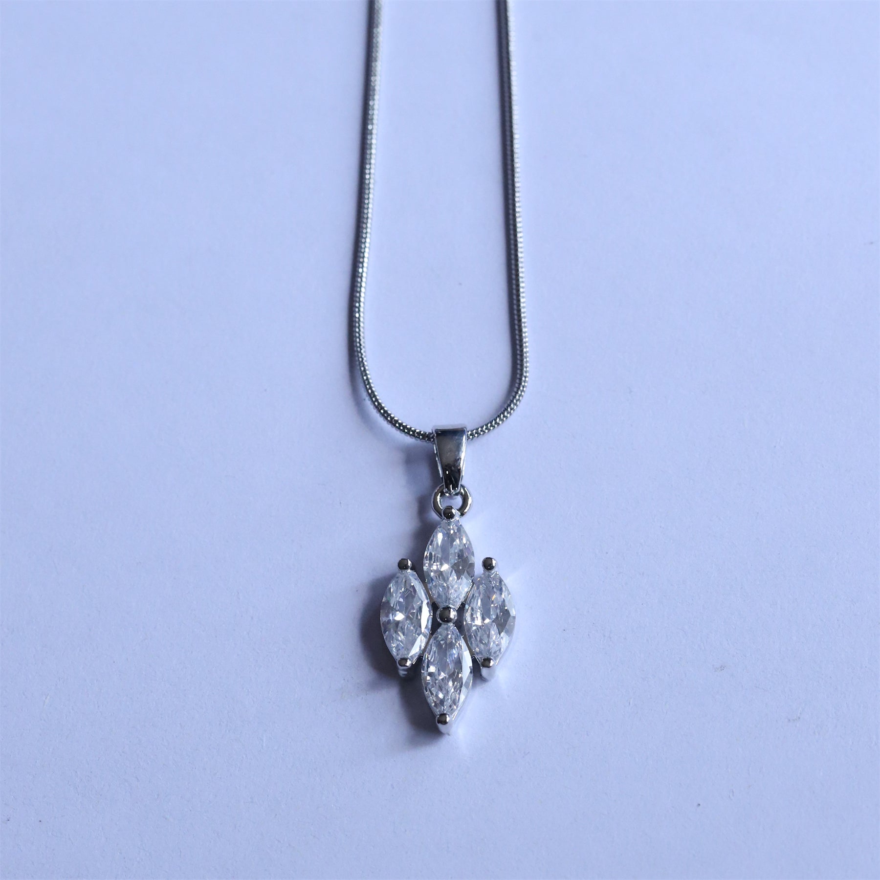 Geometric Waterproof Women's Necklace In 304 Stainless Steel With Platinum Plating, Zircon Inlay, Box Chain