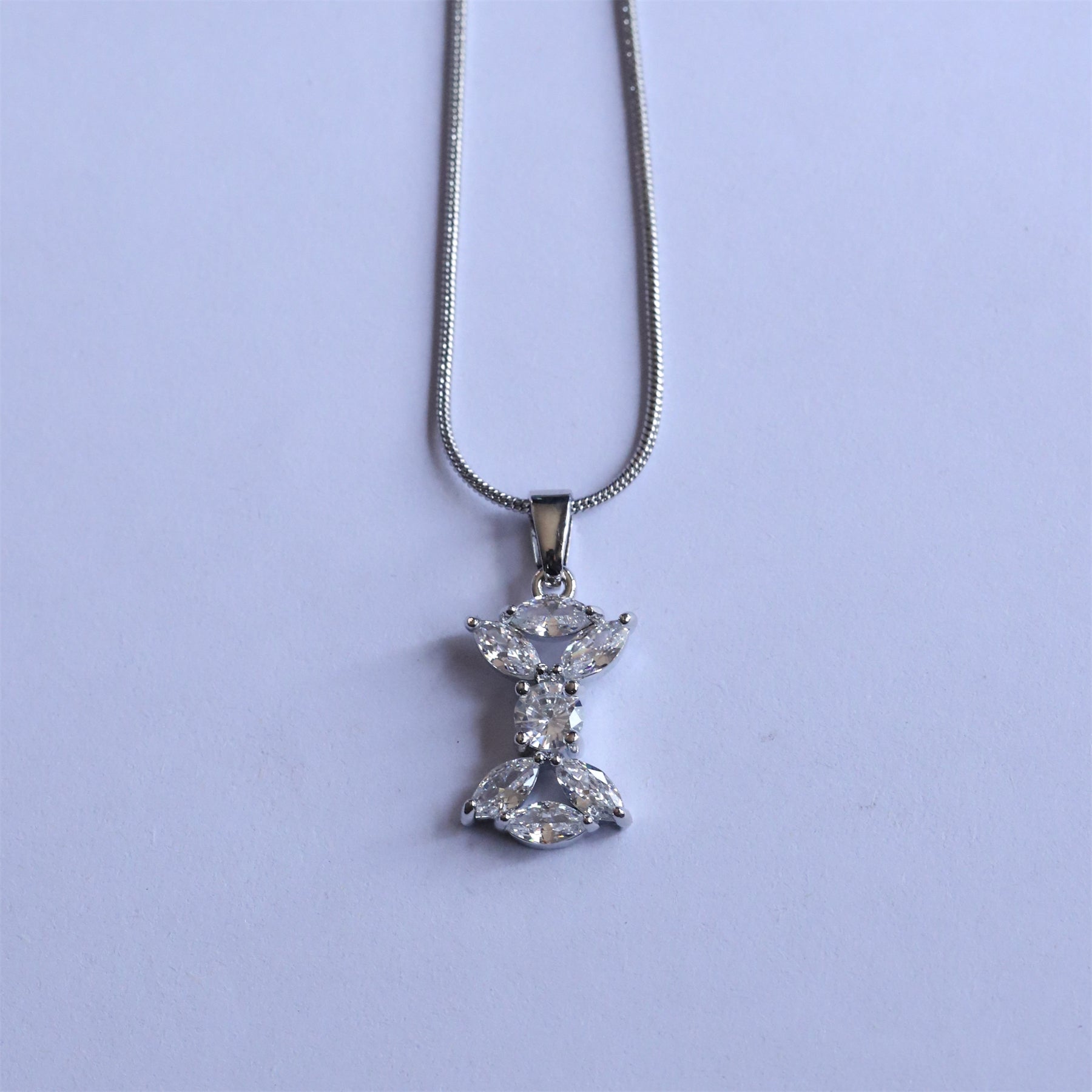 Geometric Waterproof Women's Necklace In 304 Stainless Steel With Platinum Plating, Zircon Inlay, Box Chain