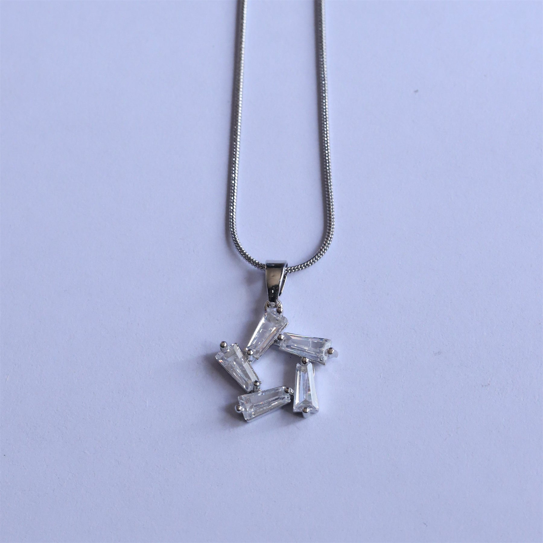 Geometric Waterproof Women's Necklace In 304 Stainless Steel With Platinum Plating, Zircon Inlay, Box Chain