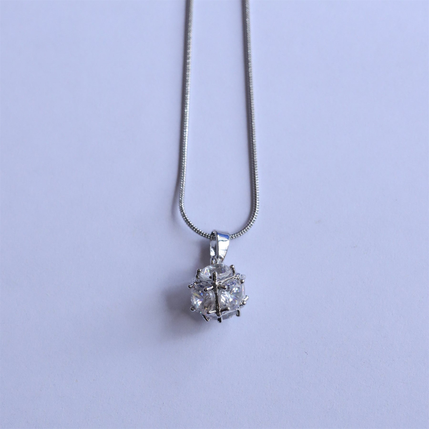 Geometric Waterproof Women's Necklace In 304 Stainless Steel With Platinum Plating, Zircon Inlay, Box Chain