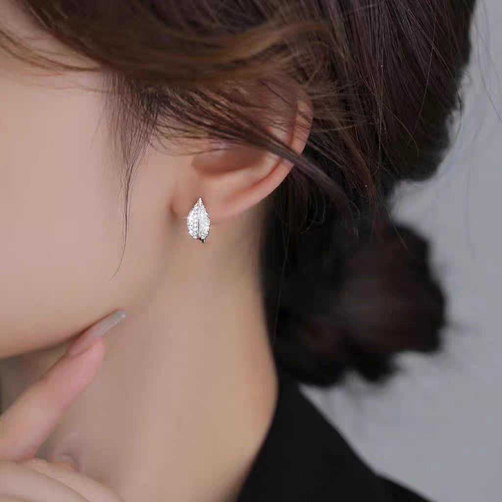 Leaves Earrings For Women In S999 Silver Featuring Labradorite Inlay With Elegant Silver Finish