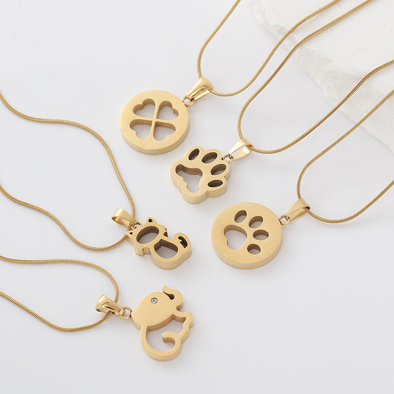 French Style Round Pendant Necklace In Metal Featuring Elegant Golden Plated Finish