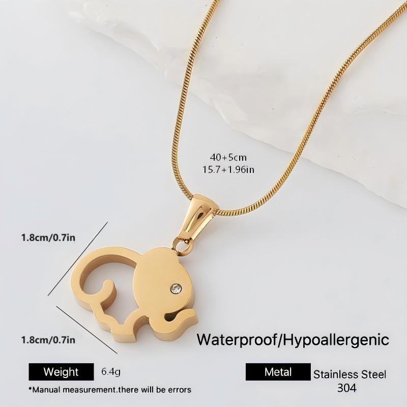 French Style Round Pendant Necklace In Metal Featuring Elegant Golden Plated Finish