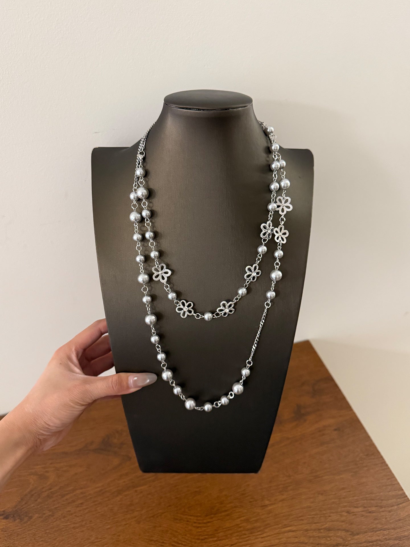 Grey Flowers Sweater Chain Necklace For Women Featuring Durable Alloy Chain And Pendant