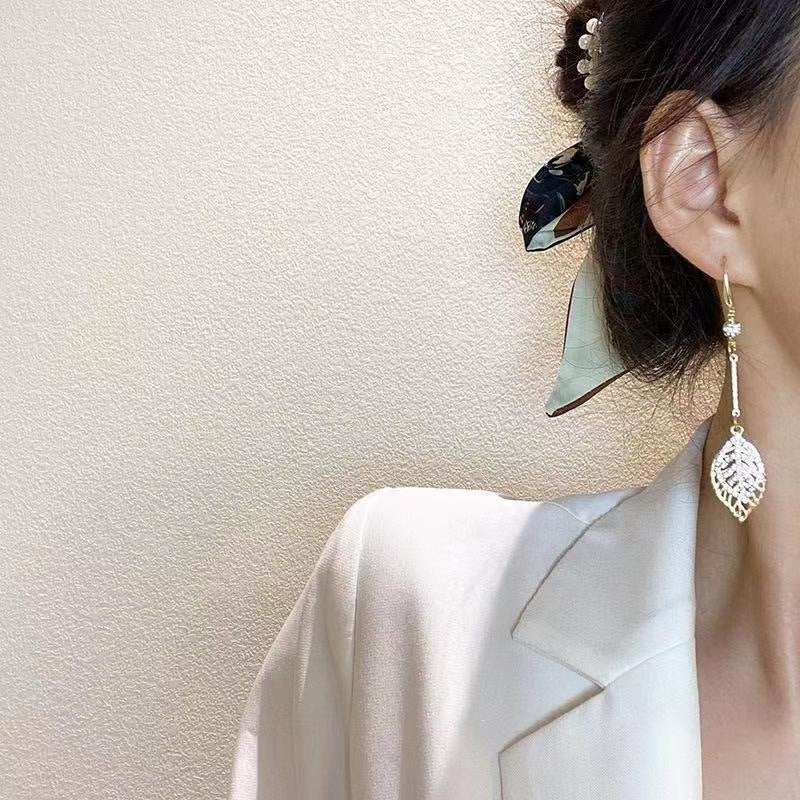 New Style Gold Leaves Drop Earrings For Women In Alloy Material