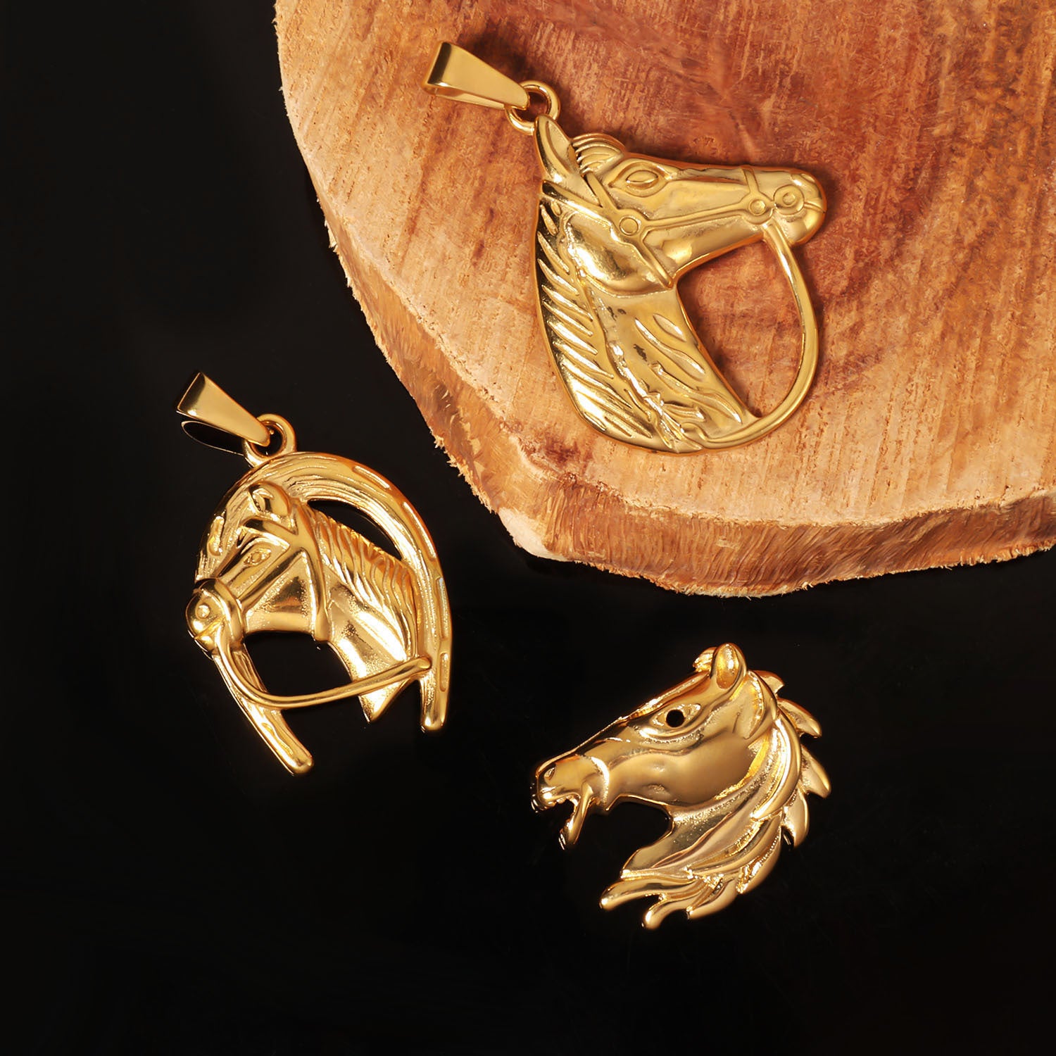 Hip-Hop Men's Horse Pendant In Gold Electroplated Metal Featuring Durable Craftsmanship