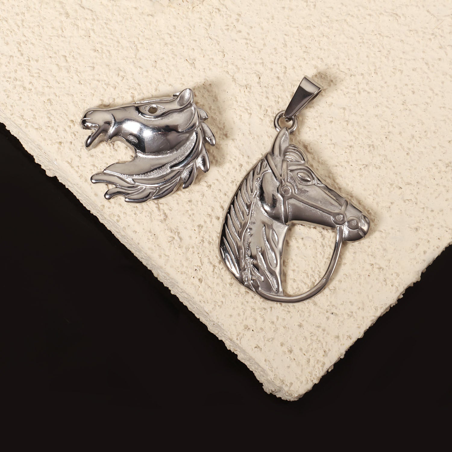 Hip-Hop Men's Horse Pendant In Gold Electroplated Metal Featuring Durable Craftsmanship