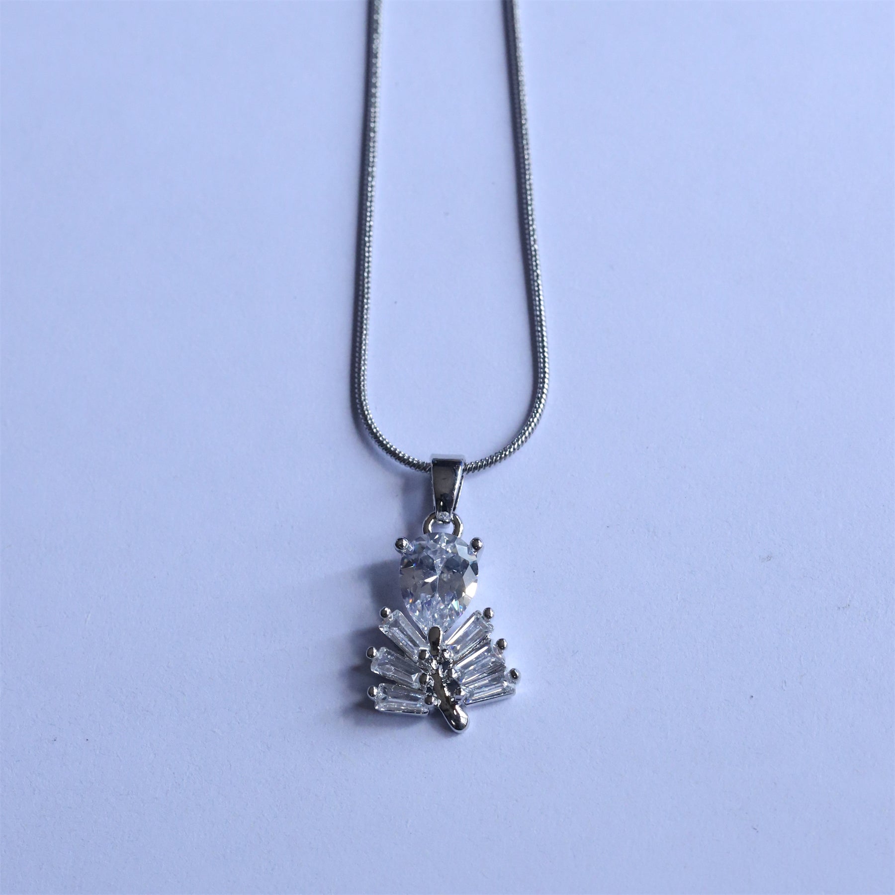 Geometric Waterproof Women's Necklace In 304 Stainless Steel With Platinum Plating, Zircon Inlay, Box Chain