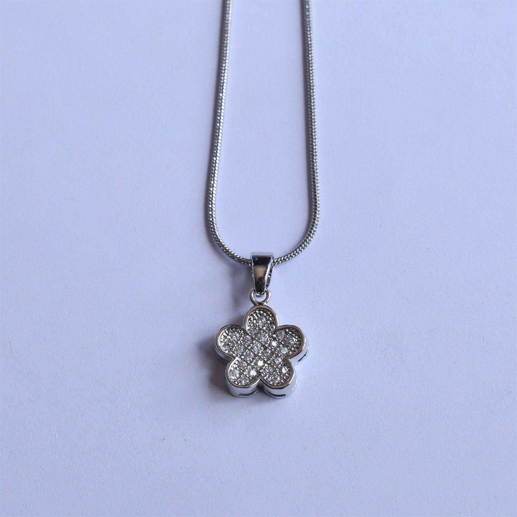 Geometric Waterproof Women's Necklace In 304 Stainless Steel With Platinum Plating, Zircon Inlay, Box Chain