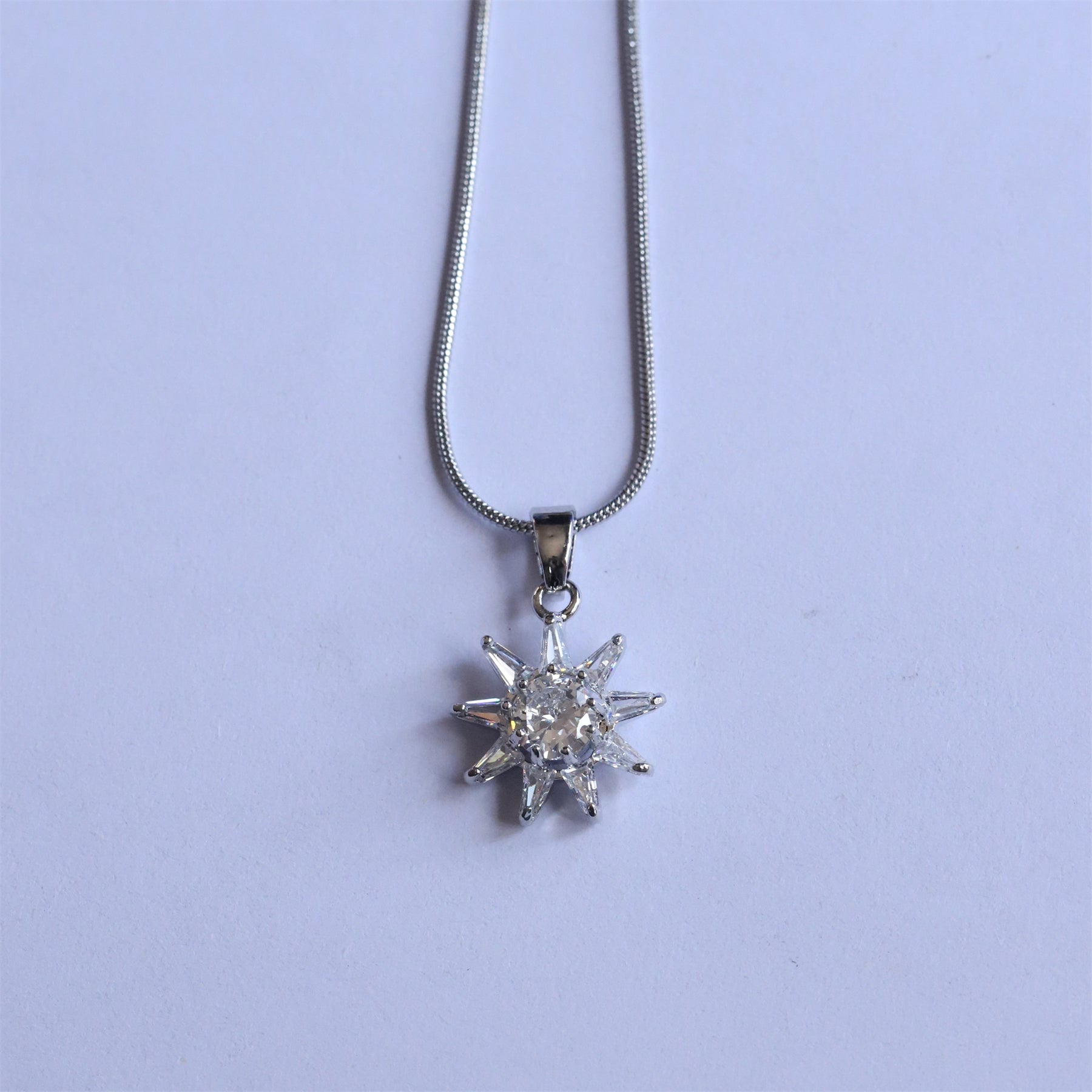 Geometric Waterproof Women's Necklace In 304 Stainless Steel With Platinum Plating, Zircon Inlay, Box Chain