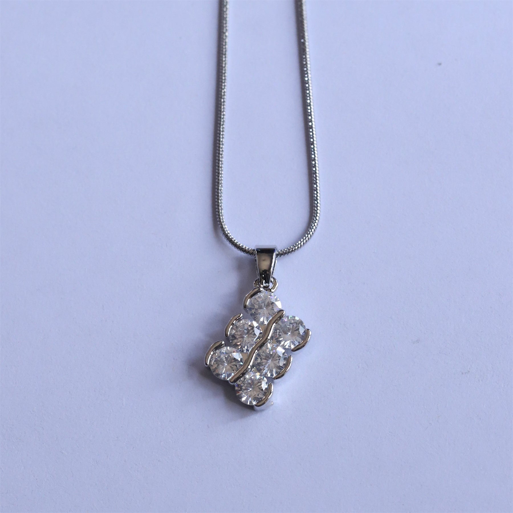 Geometric Waterproof Women's Necklace In 304 Stainless Steel With Platinum Plating, Zircon Inlay, Box Chain