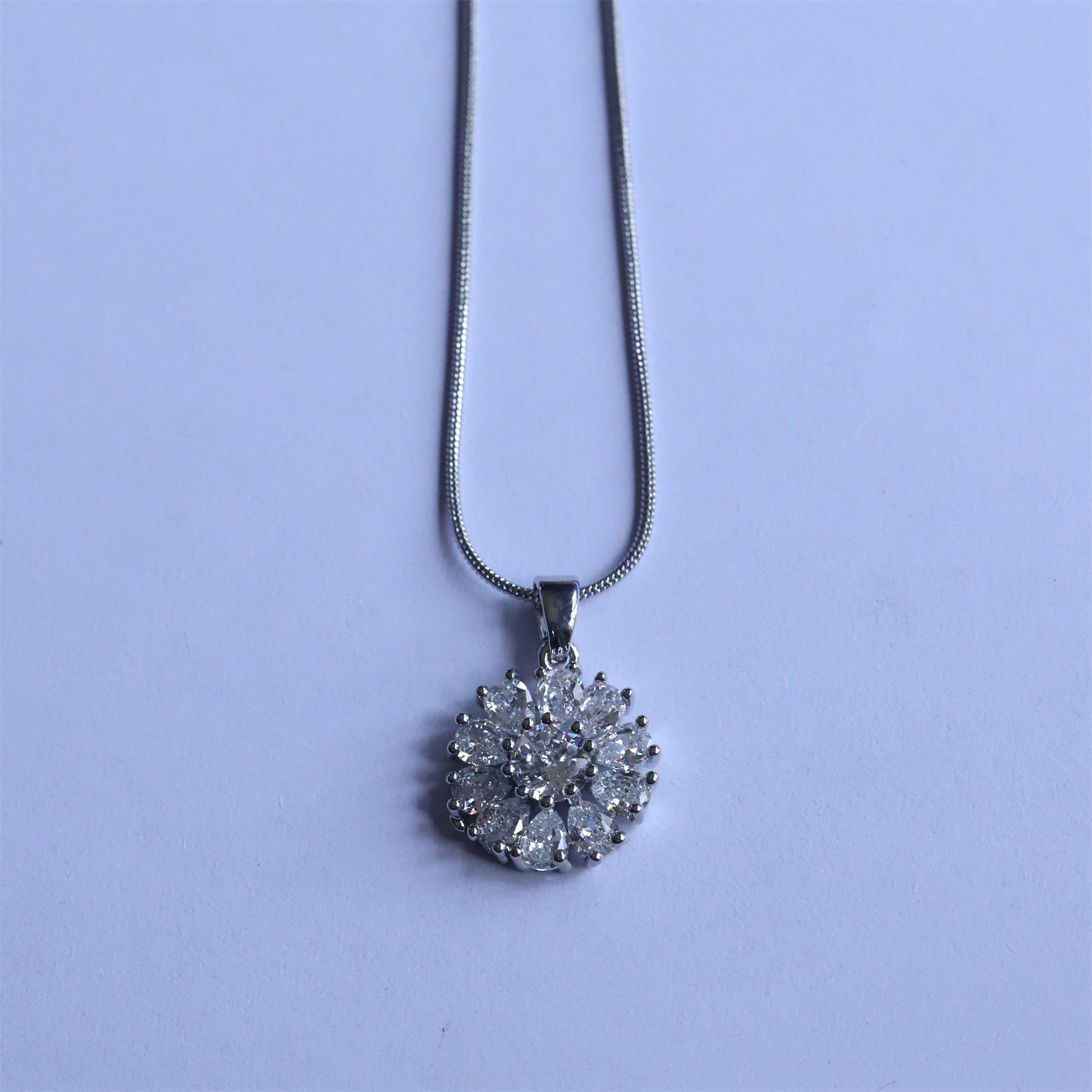 Geometric Waterproof Women's Necklace In 304 Stainless Steel With Platinum Plating, Zircon Inlay, Box Chain