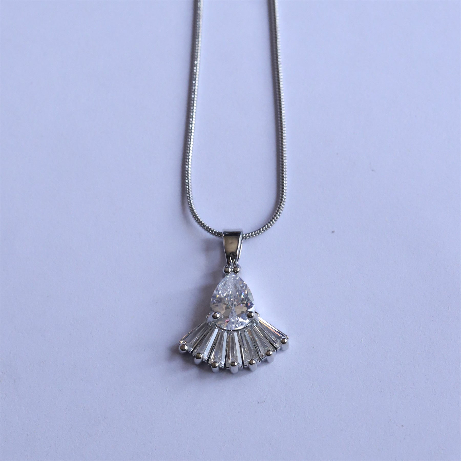 Geometric Waterproof Women's Necklace In 304 Stainless Steel With Platinum Plating, Zircon Inlay, Box Chain