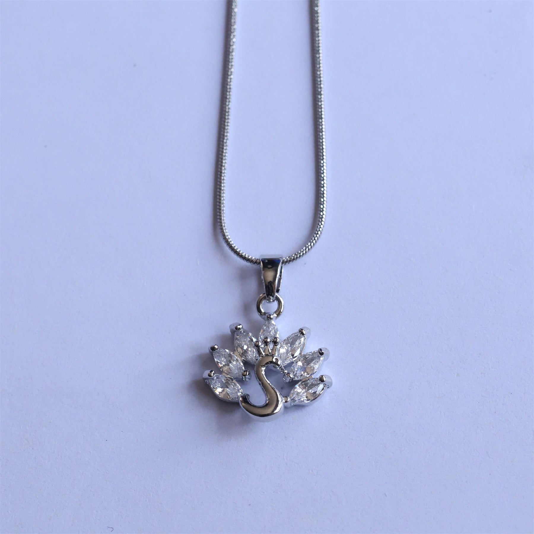 Geometric Waterproof Women's Necklace In 304 Stainless Steel With Platinum Plating, Zircon Inlay, Box Chain