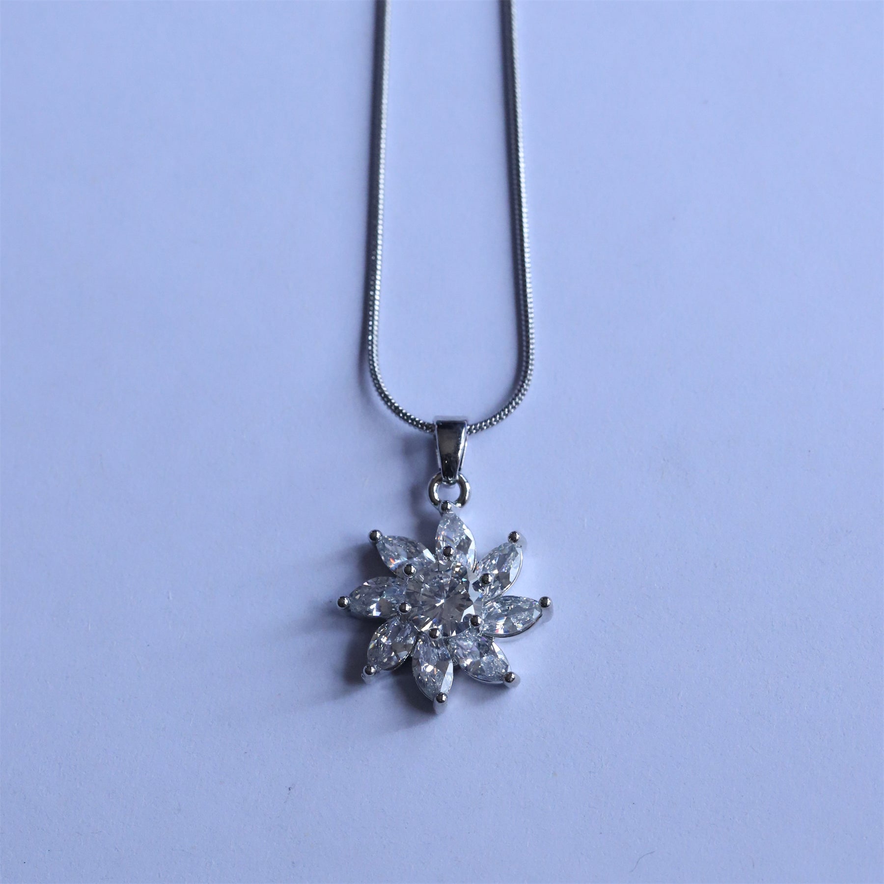 Geometric Waterproof Women's Necklace In 304 Stainless Steel With Platinum Plating, Zircon Inlay, Box Chain