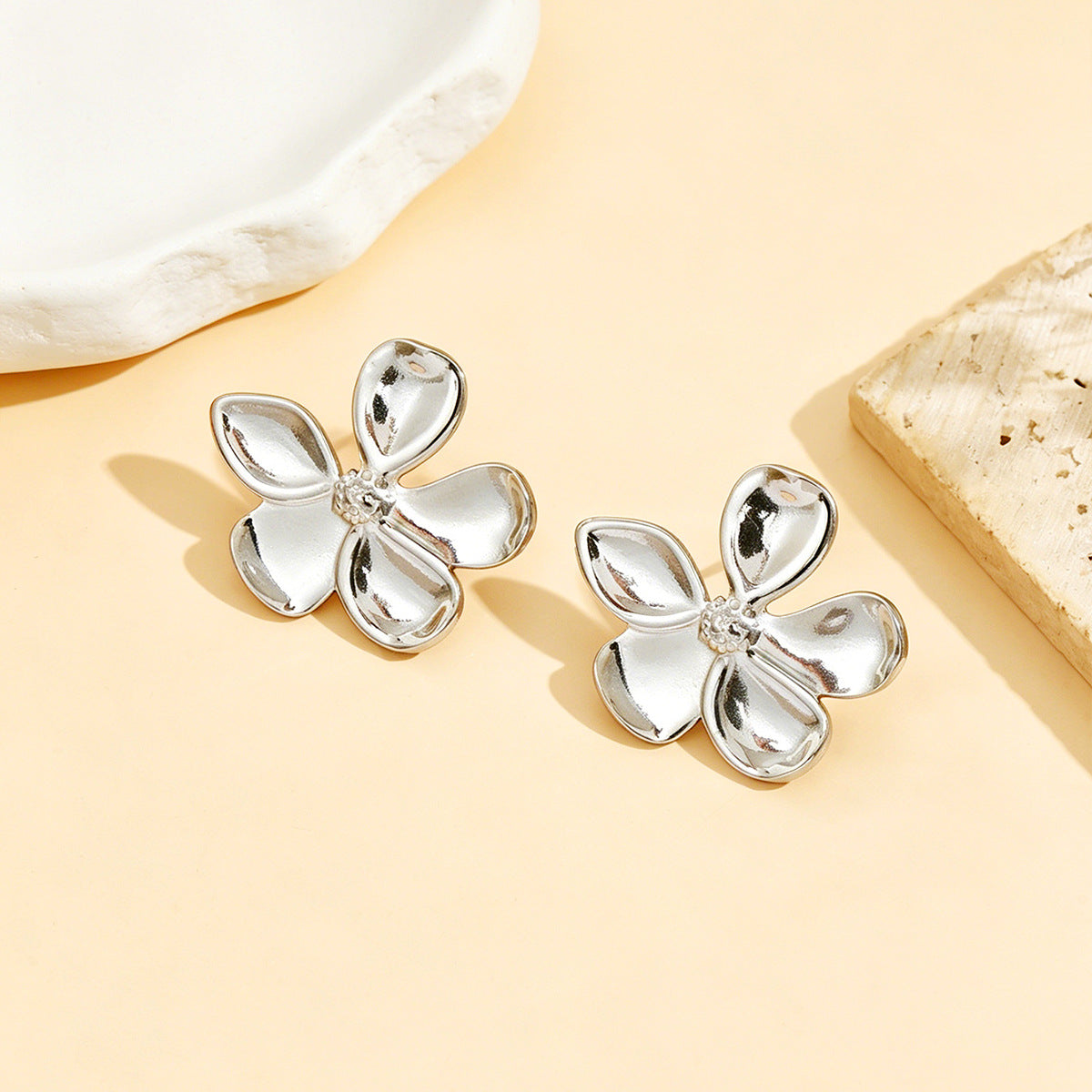 Elegant Flowers Stud Earrings For Women In 304 Stainless Steel With 18K Real Gold PVD Coating