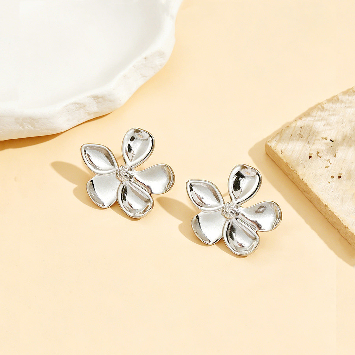 Elegant Flowers Stud Earrings For Women In 304 Stainless Steel With 18K Real Gold PVD Coating