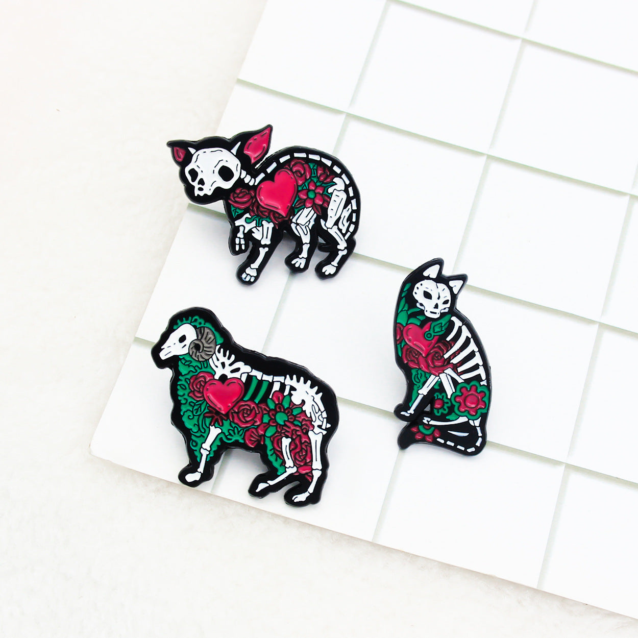 Animal Pin Made Of Alloy Featuring Stoving Varnish Craftsmanship, Perfect For Halloween