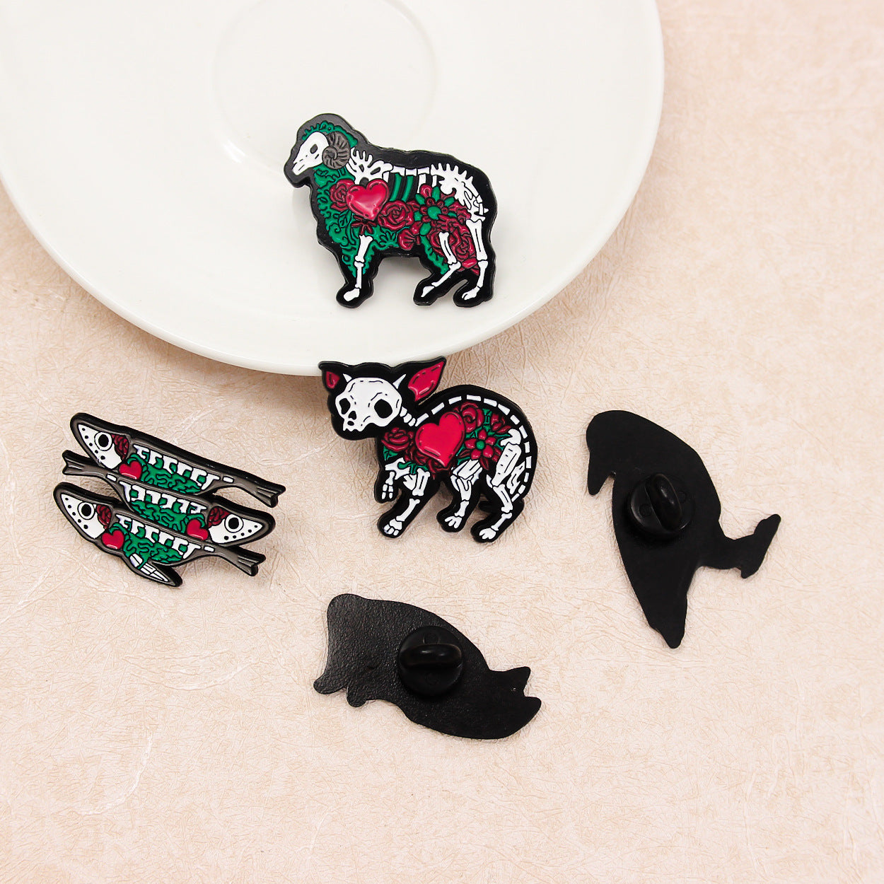 Animal Pin Made Of Alloy Featuring Stoving Varnish Craftsmanship, Perfect For Halloween