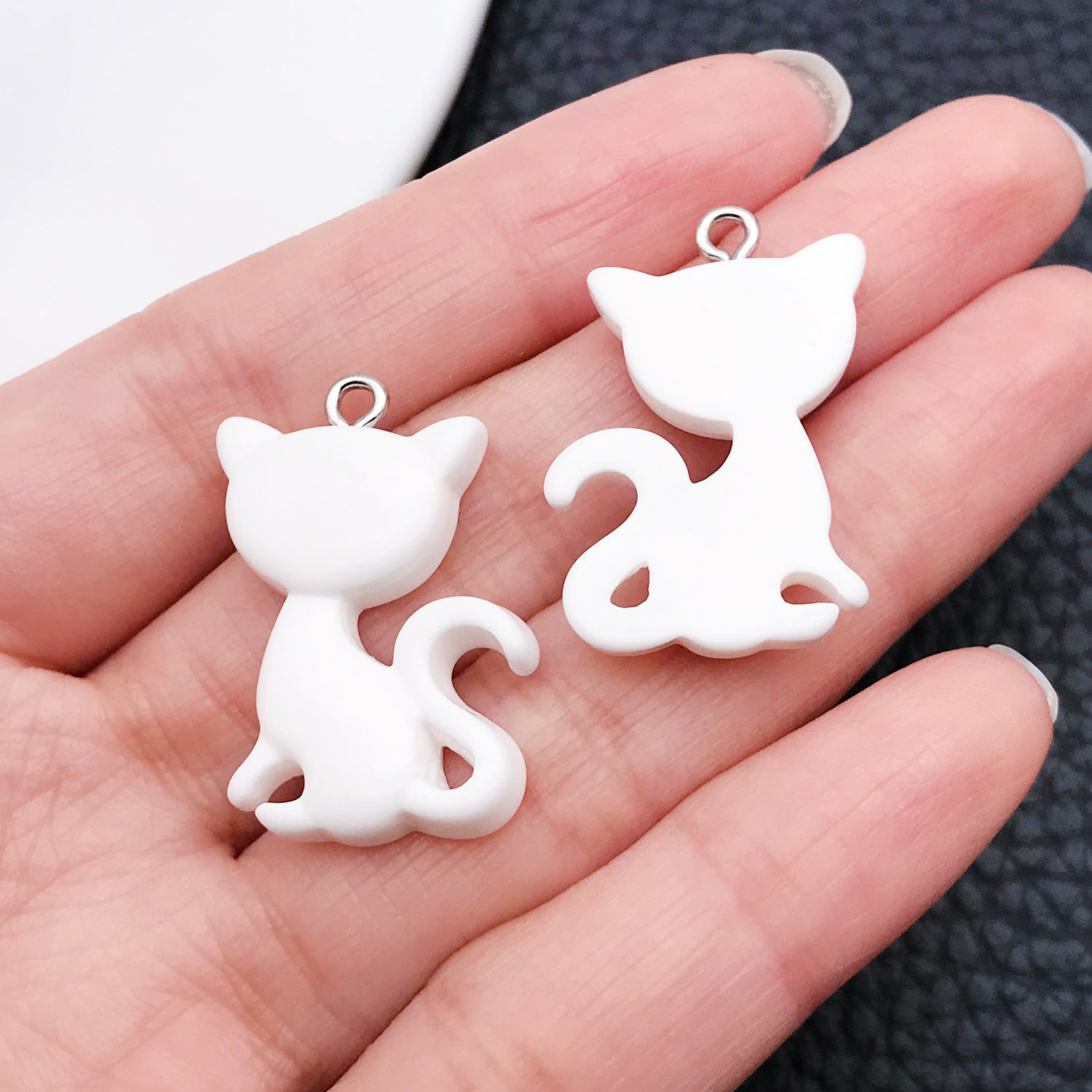 20 PCS Heart Shape Resin Pendants For Jewelry Making, Electroplated Finish, White Color, Sweet Style Accessories