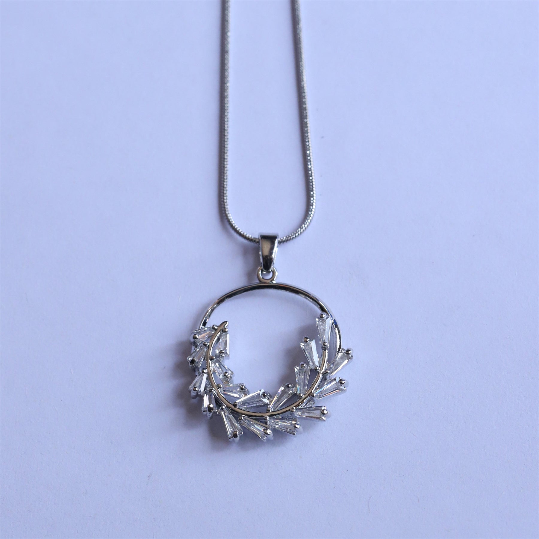 Geometric Waterproof Women's Necklace In 304 Stainless Steel With Platinum Plating, Zircon Inlay, Box Chain