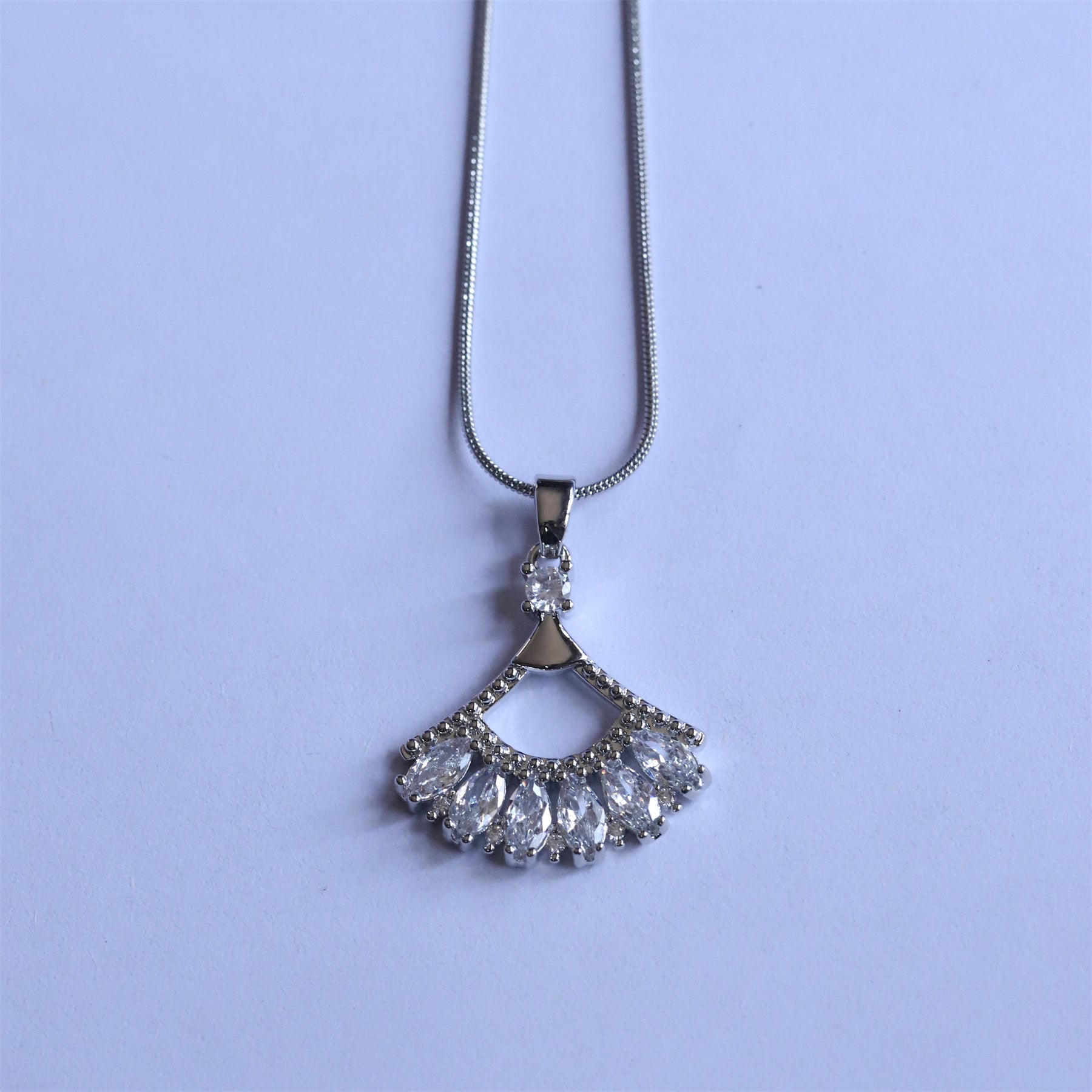 Geometric Waterproof Women's Necklace In 304 Stainless Steel With Platinum Plating, Zircon Inlay, Box Chain