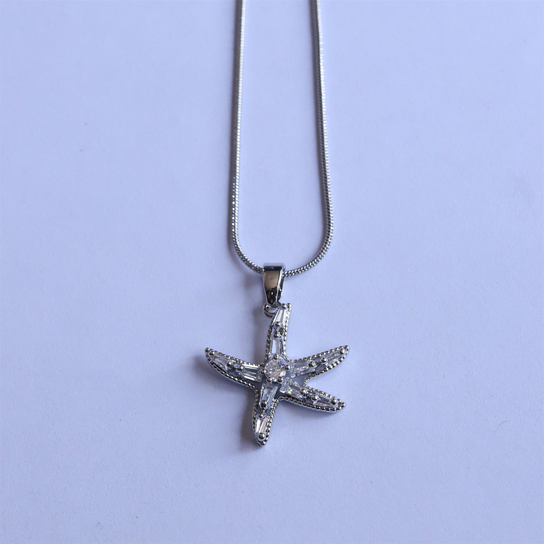 Geometric Waterproof Women's Necklace In 304 Stainless Steel With Platinum Plating, Zircon Inlay, Box Chain