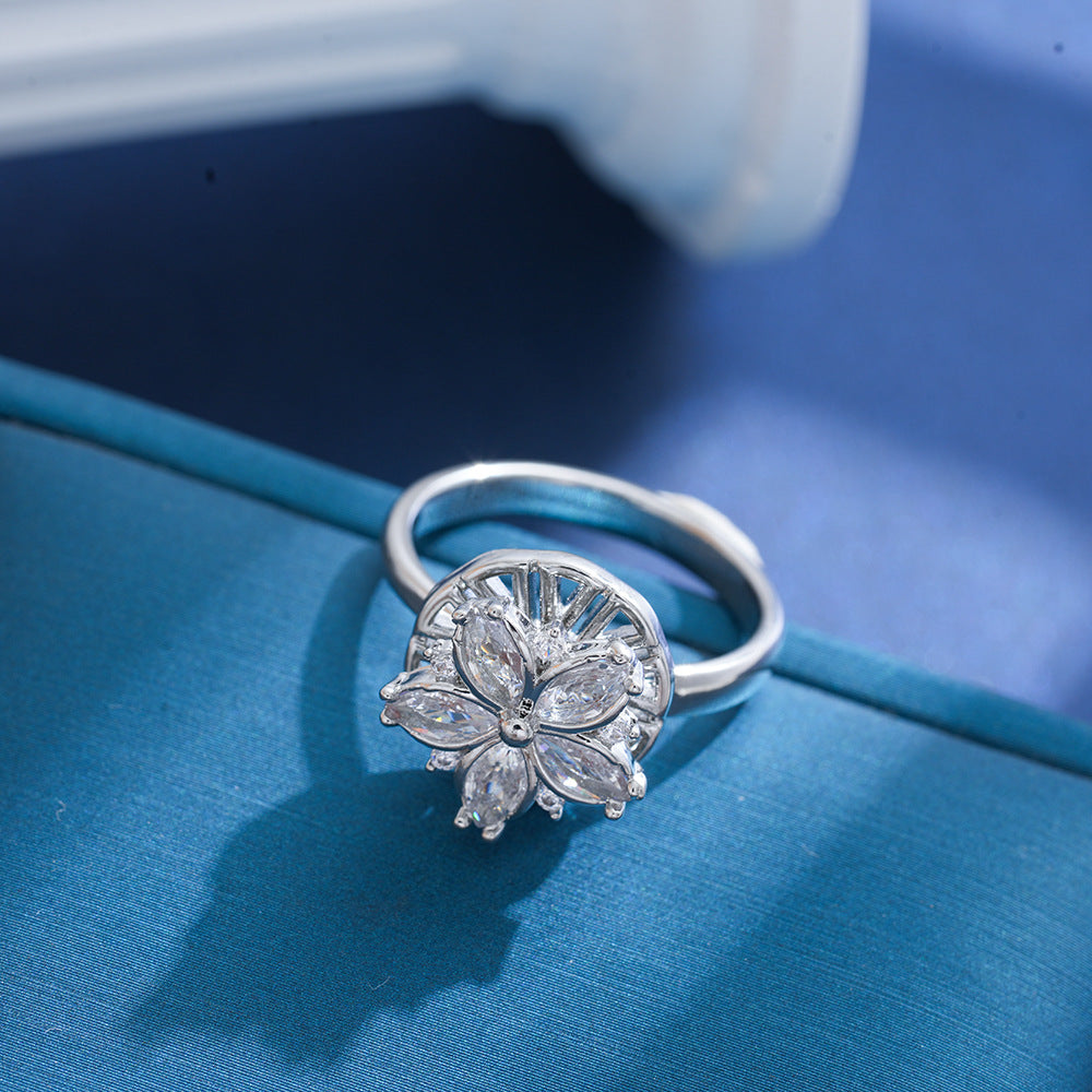 Sweet Style Flowers Rotatable Fidget Ring For Women In Titanium Steel With 18K Real Gold PVD Coating