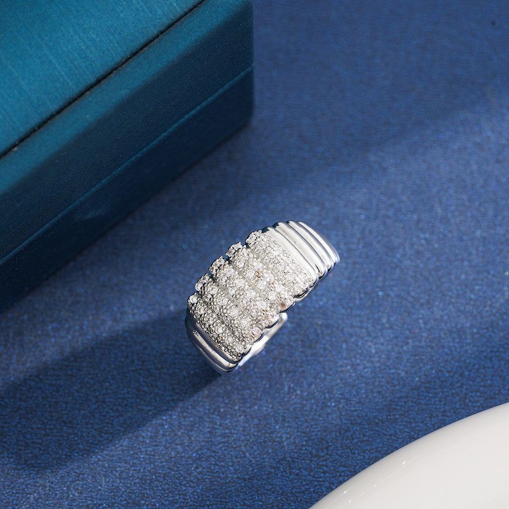 Sweet Style Flowers Rotatable Fidget Ring For Women In Titanium Steel With 18K Real Gold PVD Coating