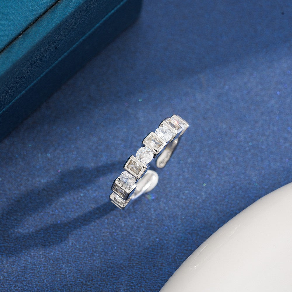 Sweet Style Flowers Rotatable Fidget Ring For Women In Titanium Steel With 18K Real Gold PVD Coating