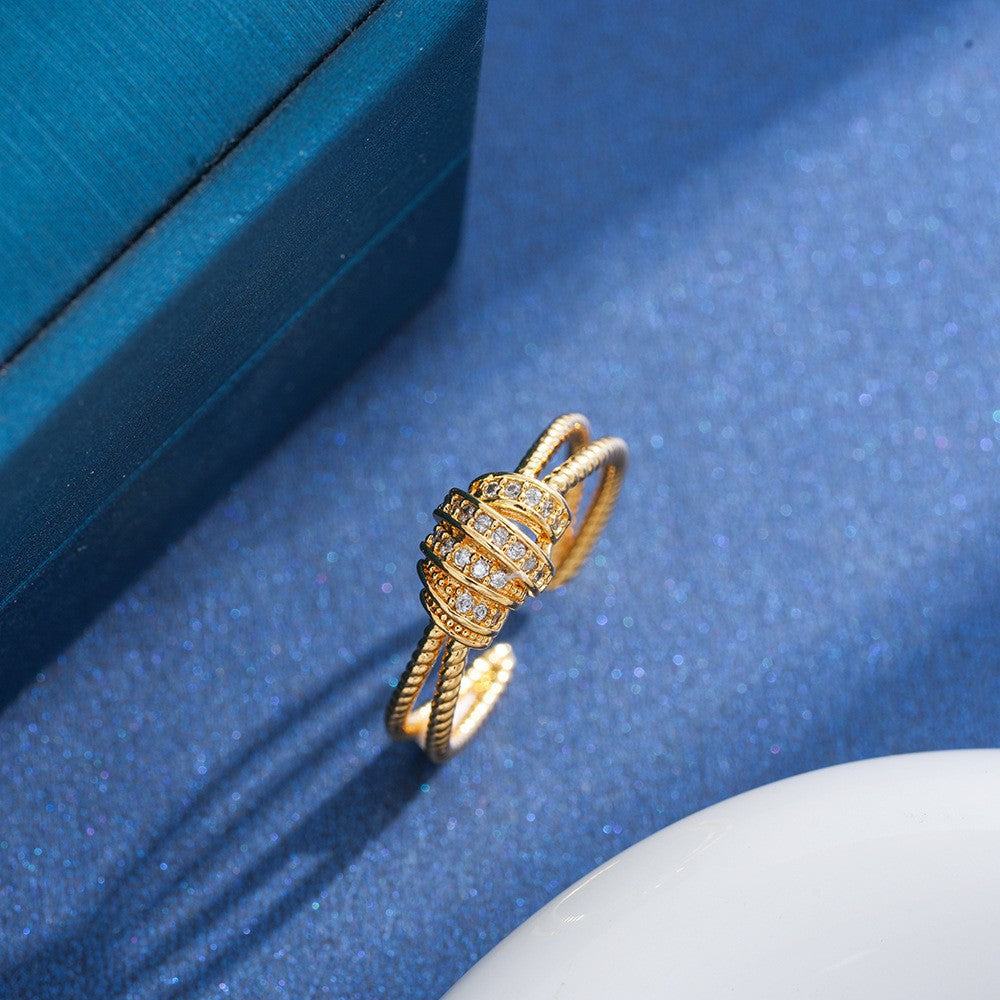 Sweet Style Flowers Rotatable Fidget Ring For Women In Titanium Steel With 18K Real Gold PVD Coating