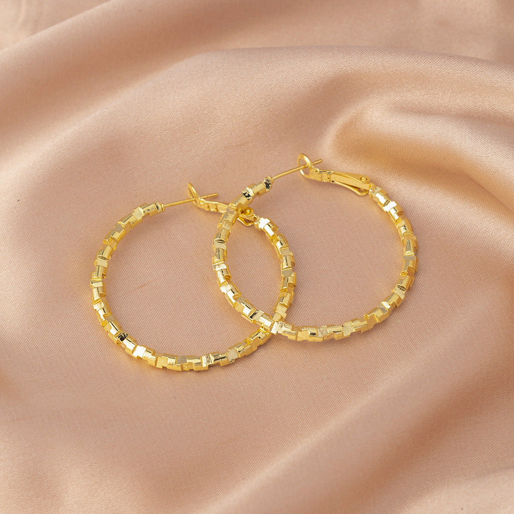 Gold Circle Hoop Earrings For Women With Copper Posts Featuring Exaggerated Style